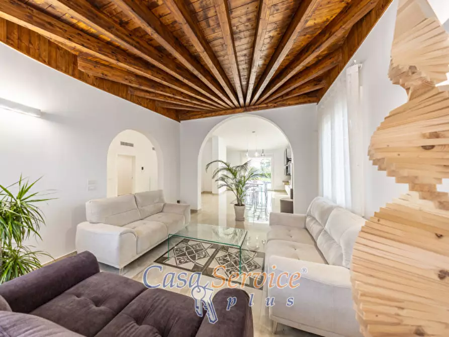 Immagine 39 di Villa in vendita  in Via Ischera a Casarano