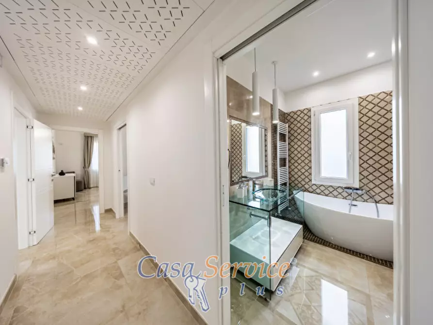 Immagine 56 di Villa in vendita  in Via Ischera a Casarano