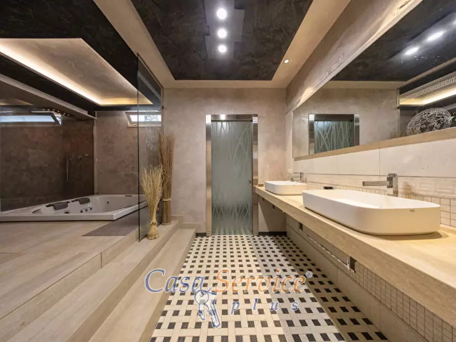 Immagine 68 di Villa in vendita  in Via Ischera a Casarano