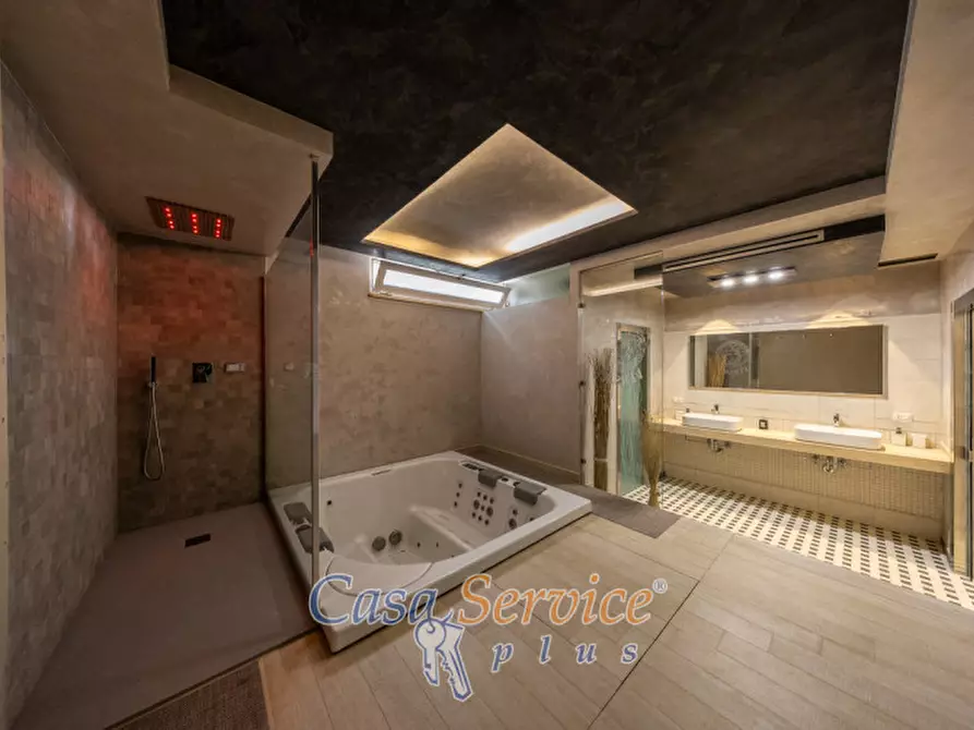 Immagine 71 di Villa in vendita  in Via Ischera a Casarano