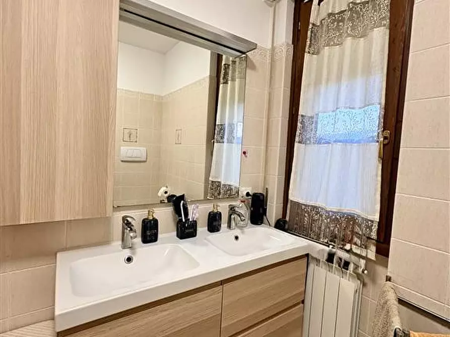 Immagine 18 di Appartamento in vendita  in Viale Cavour a Montevarchi