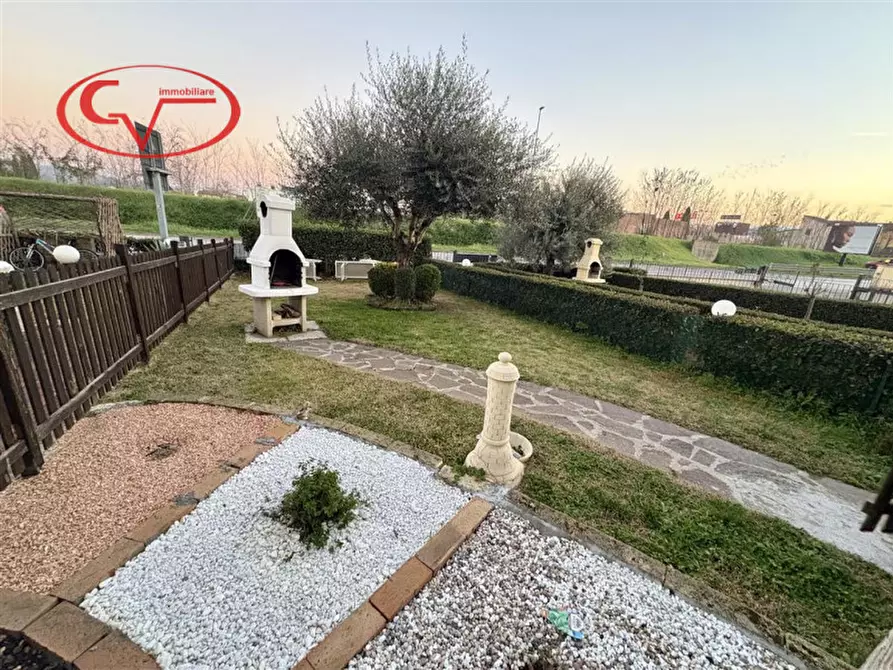 Immagine 27 di Appartamento in vendita  in Viale Cavour a Montevarchi