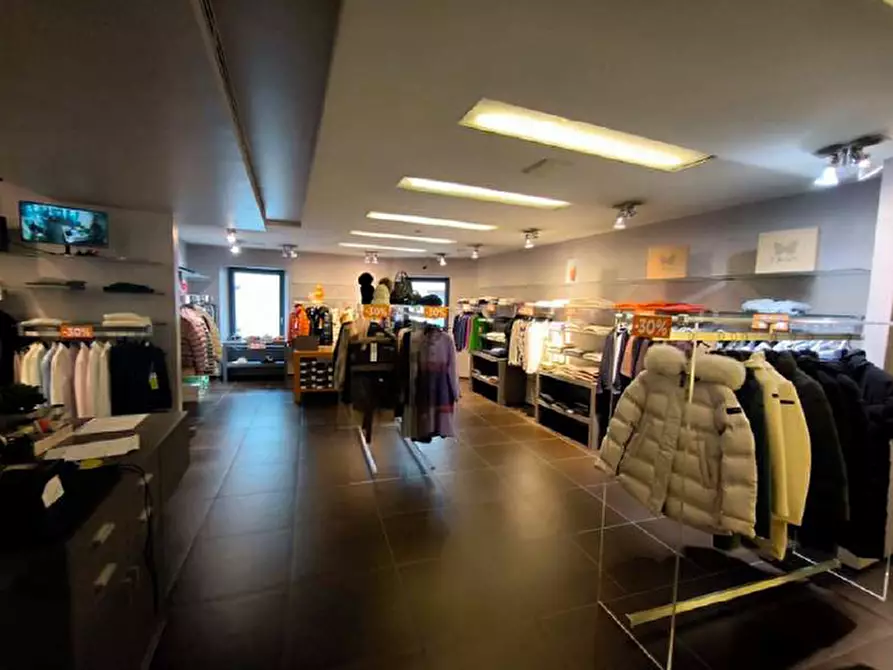 Immagine 7 di Negozio in vendita  in Via San Pietro, 8 a Agordo