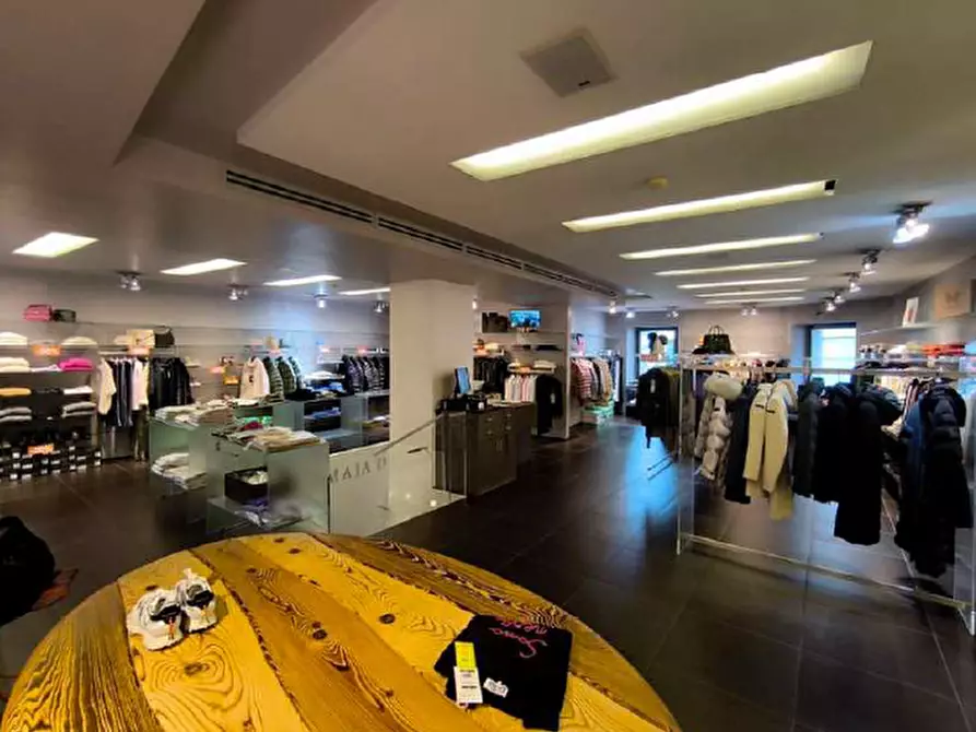 Immagine 8 di Negozio in vendita  in Via San Pietro, 8 a Agordo