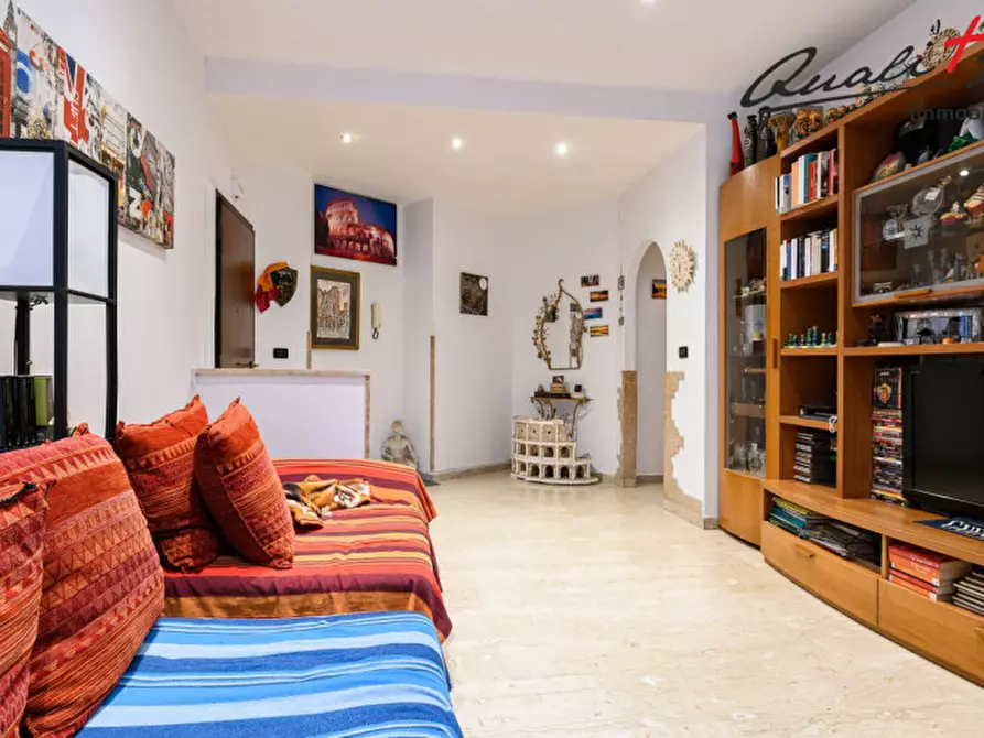 Immagine 3 di Appartamento in vendita  in Via dei Balestrucci a Roma