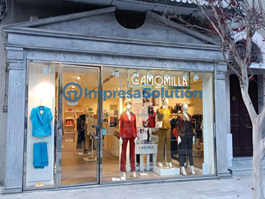 Immagine 3 di Negozio in vendita  in Piazza Giordano 48 a Foggia