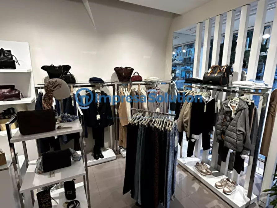 Immagine 17 di Negozio in vendita  in Piazza Giordano 48 a Foggia