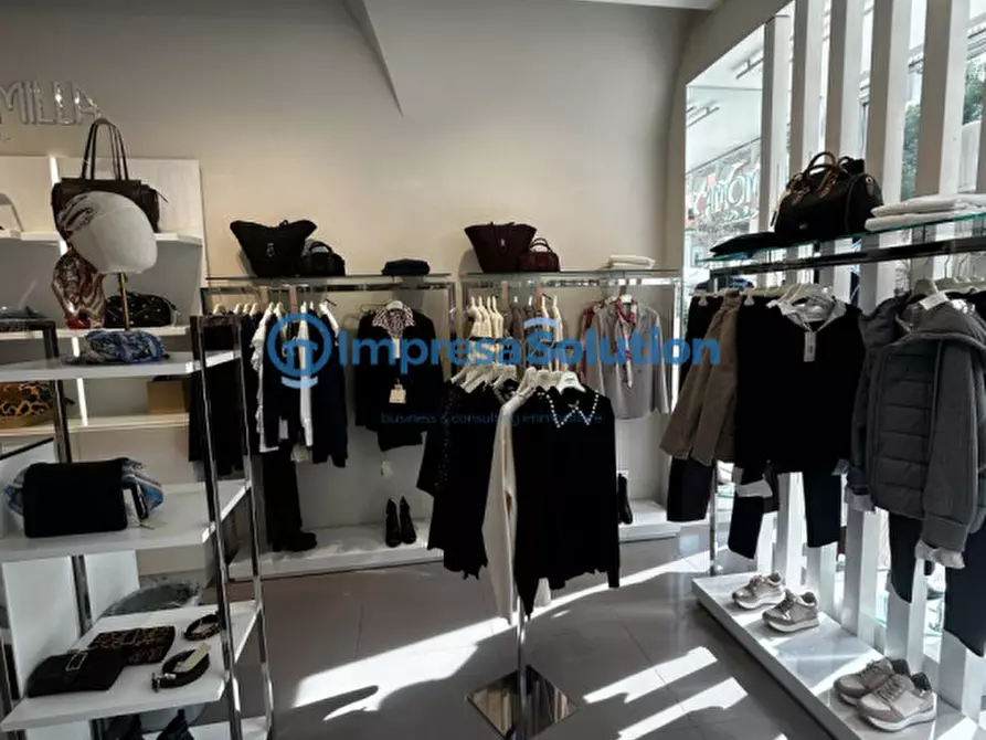 Immagine 19 di Negozio in vendita  in Piazza Giordano 48 a Foggia