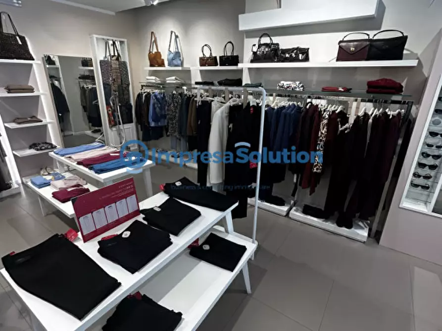 Immagine 20 di Negozio in vendita  in Piazza Giordano 48 a Foggia