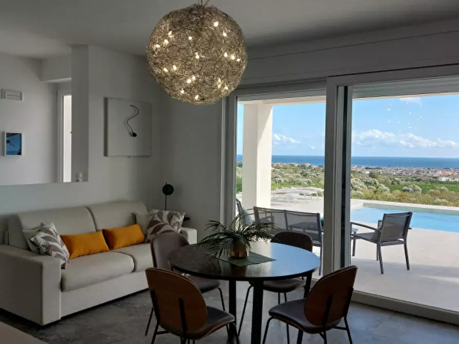 Immagine 10 di Villa in vendita  in Contrada Bochini-Collina degli Ulivi, 96012 a Avola