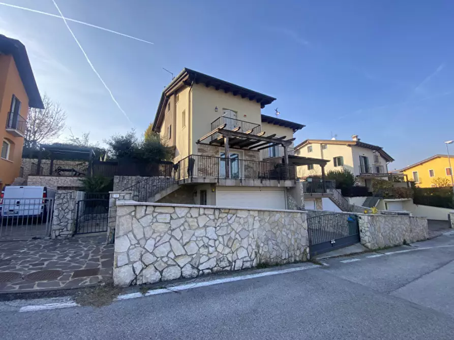 Immagine 1 di Casa bifamiliare in vendita  in Via Firenze 9 a Altavilla Vicentina