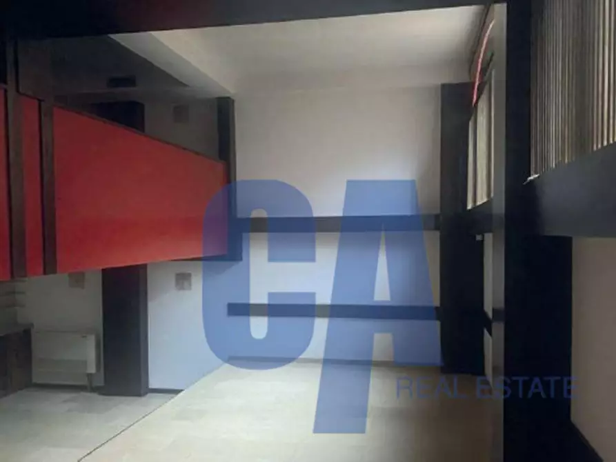 Immagine 2 di Negozio in vendita  in VIA VITTOR PISANI a Milano