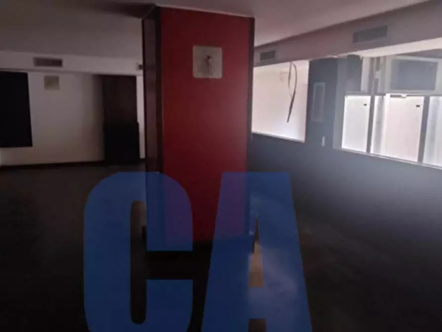 Immagine 6 di Negozio in vendita  in VIA VITTOR PISANI a Milano