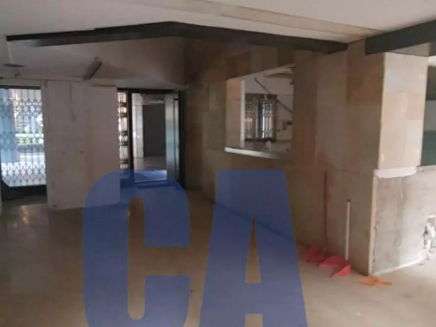 Immagine 4 di Attività commerciale in vendita  in VIA VITTOR PISANI a Milano