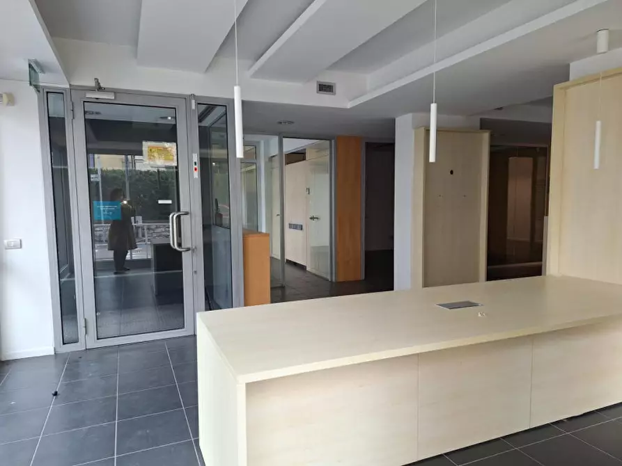 Immagine 3 di Negozio in vendita  in Via Fratelli Perini, 26, 38122 Trento TN, Italia a Trento