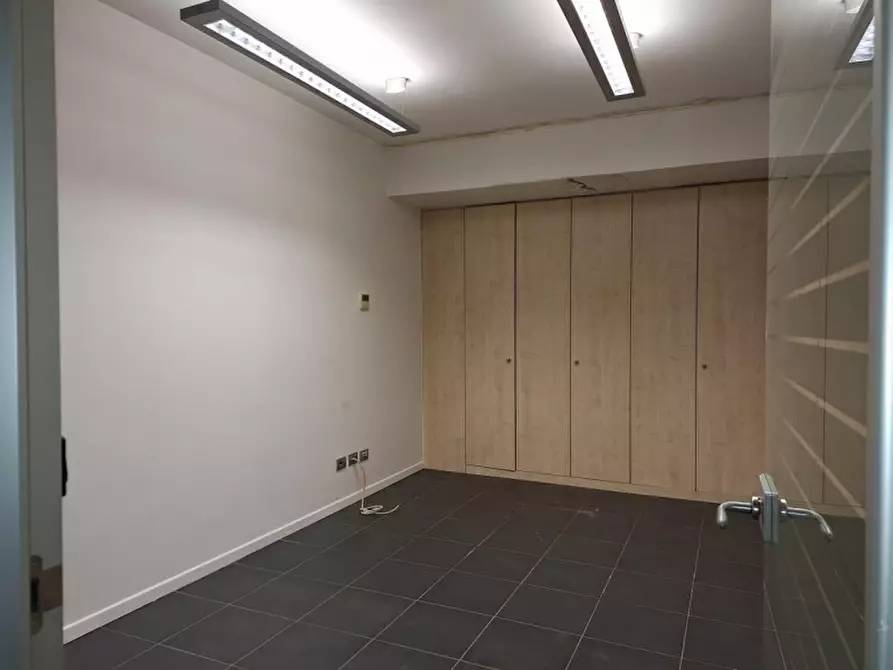 Immagine 9 di Negozio in vendita  in Via Fratelli Perini, 26, 38122 Trento TN, Italia a Trento