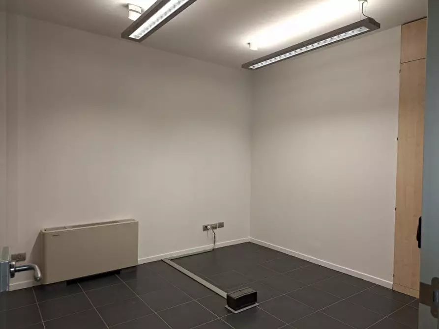 Immagine 10 di Negozio in vendita  in Via Fratelli Perini, 26, 38122 Trento TN, Italia a Trento