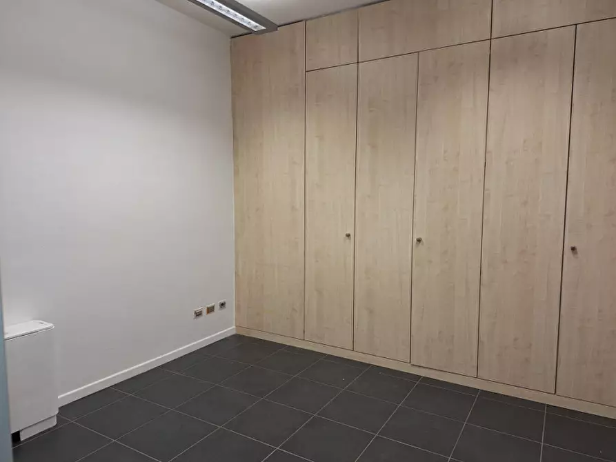 Immagine 13 di Negozio in vendita  in Via Fratelli Perini, 26, 38122 Trento TN, Italia a Trento