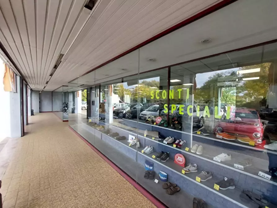 Immagine 7 di Negozio in vendita  in Via Ferdinando Santi, 22, 40060 Toscanella BO, Italia a Dozza