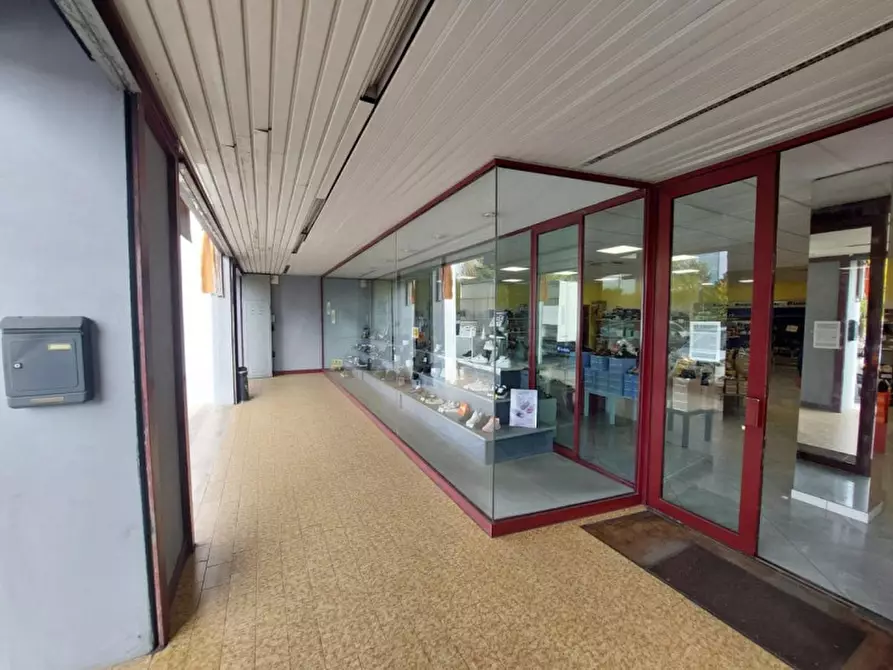 Immagine 8 di Negozio in vendita  in Via Ferdinando Santi, 22, 40060 Toscanella BO, Italia a Dozza