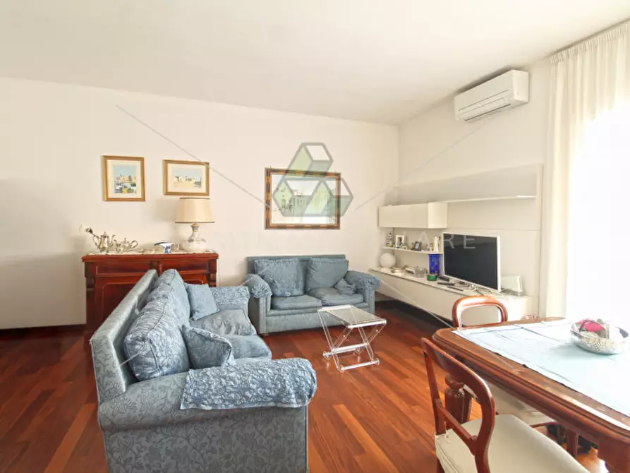 Immagine 1 di Appartamento in vendita  in Via di Santa Maria della Speranza a Roma