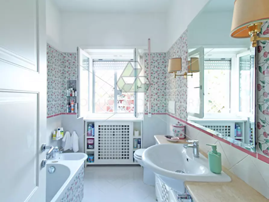 Immagine 20 di Appartamento in vendita  in Via di Santa Maria della Speranza a Roma