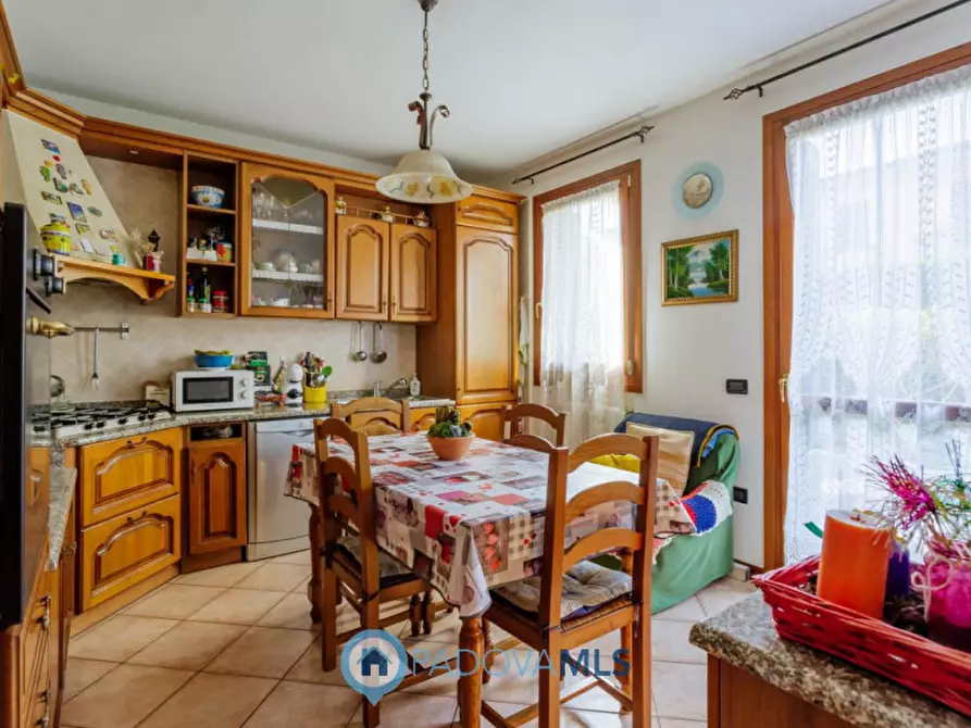 Immagine 2 di Casa trifamiliare in vendita  in Via San Pietro a Agna