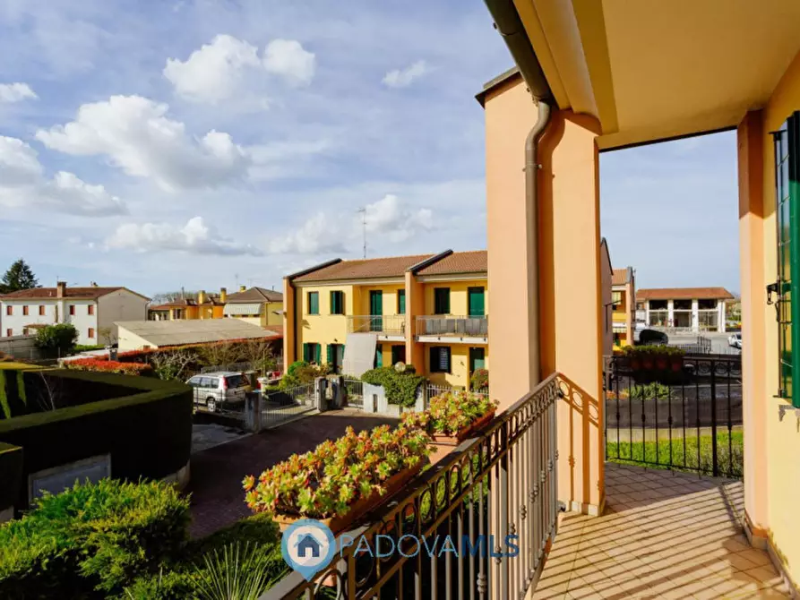 Immagine 9 di Casa trifamiliare in vendita  in Via San Pietro a Agna