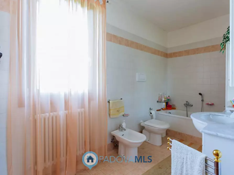 Immagine 15 di Casa trifamiliare in vendita  in Via San Pietro a Agna