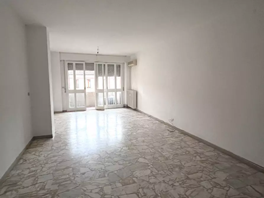 Immagine 1 di Appartamento in vendita  in Piazza Umberto Merlin a Rovigo