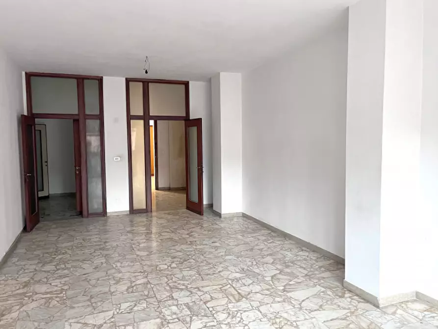 Immagine 3 di Appartamento in vendita  in Piazza Umberto Merlin a Rovigo