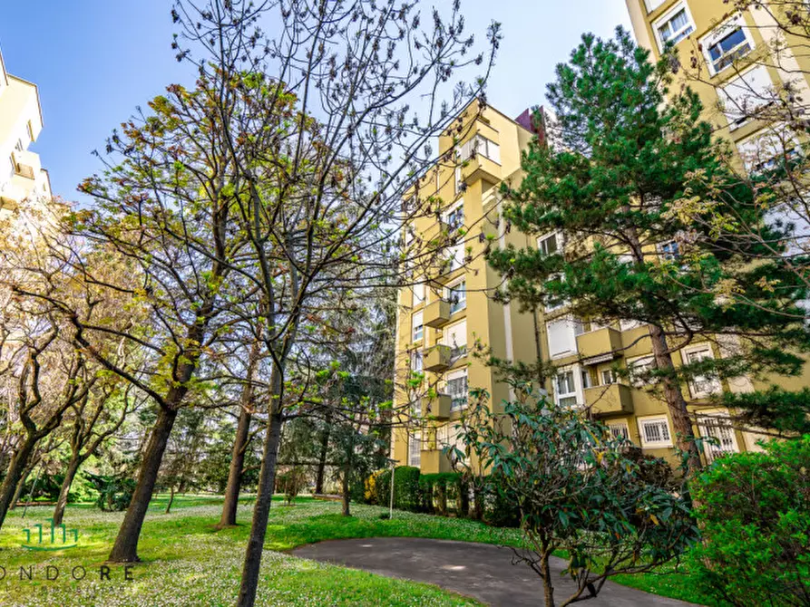 Immagine 2 di Appartamento in vendita  in Via Faenza a Bologna