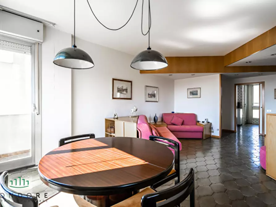 Immagine 6 di Appartamento in vendita  in Via Faenza a Bologna