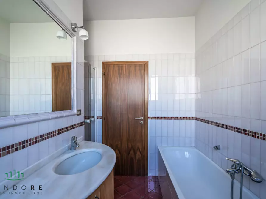 Immagine 11 di Appartamento in vendita  in Via Faenza a Bologna