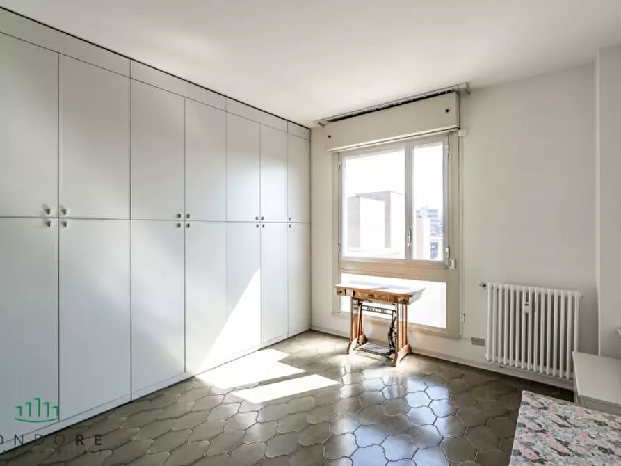 Immagine 15 di Appartamento in vendita  in Via Faenza a Bologna