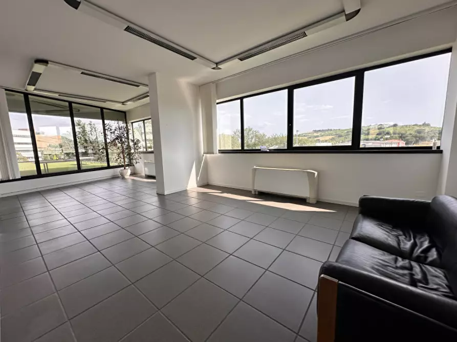 Immagine 7 di Ufficio in affitto  in Via Thomas Edison a Ancona