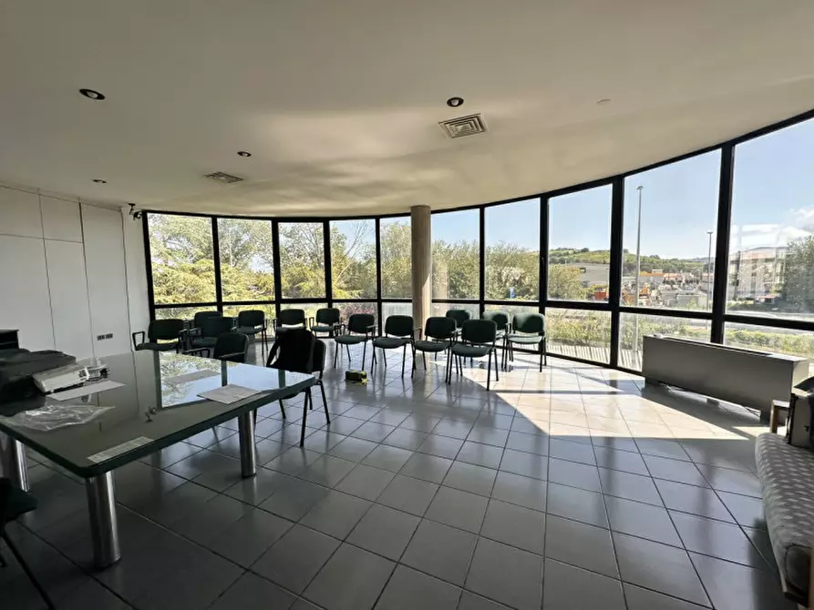 Immagine 8 di Ufficio in affitto  in Via Thomas Edison a Ancona