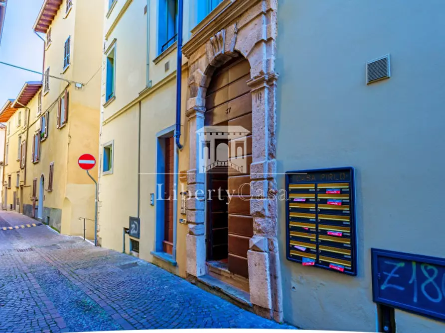 Immagine 1 di Appartamento in vendita  in Via di Mezzo a Salò