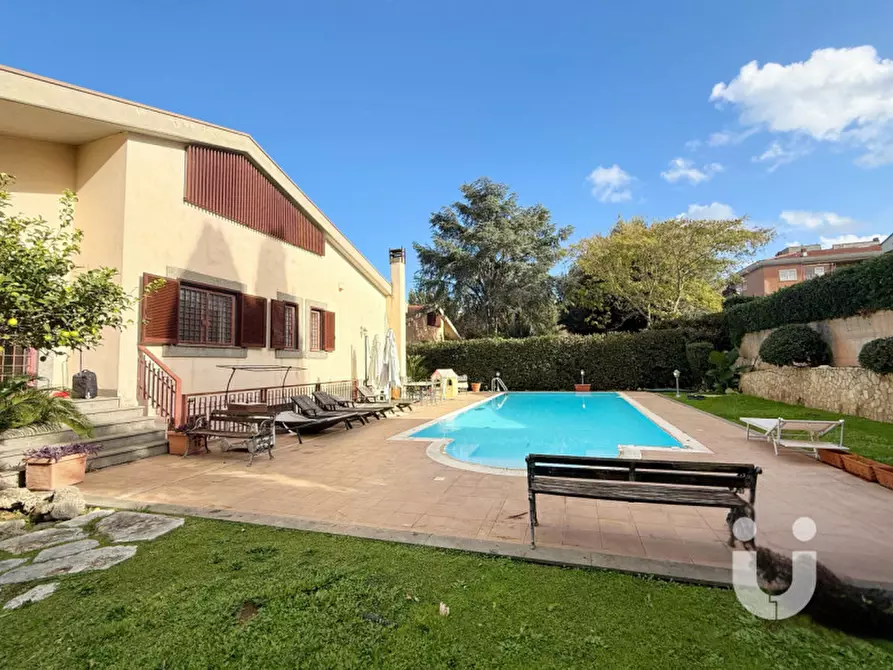 Immagine 5 di Villa in vendita  in Via Odone Belluzzi a Roma