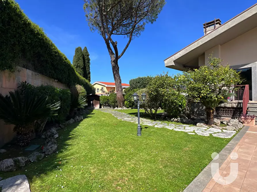 Immagine 6 di Villa in vendita  in Via Odone Belluzzi a Roma