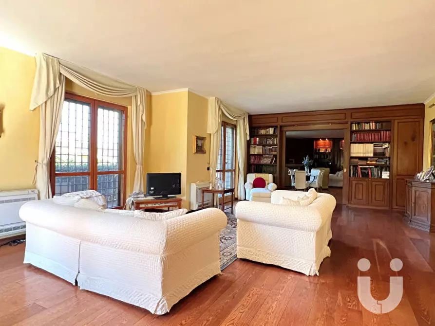 Immagine 9 di Villa in vendita  in Via Odone Belluzzi a Roma
