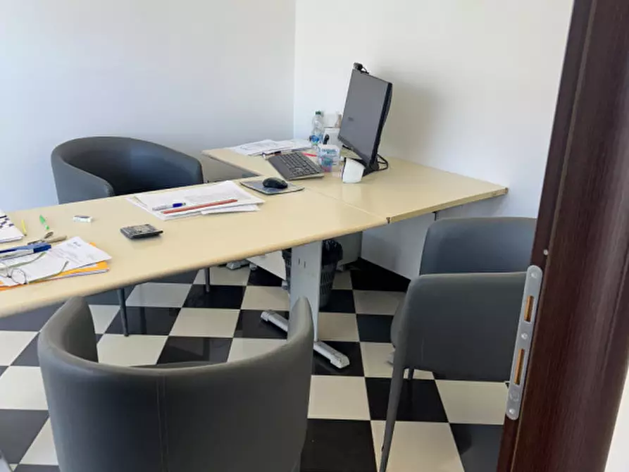 Immagine 1 di Negozio in vendita  in Via Vincenzo Cardarelli 4 a Viterbo