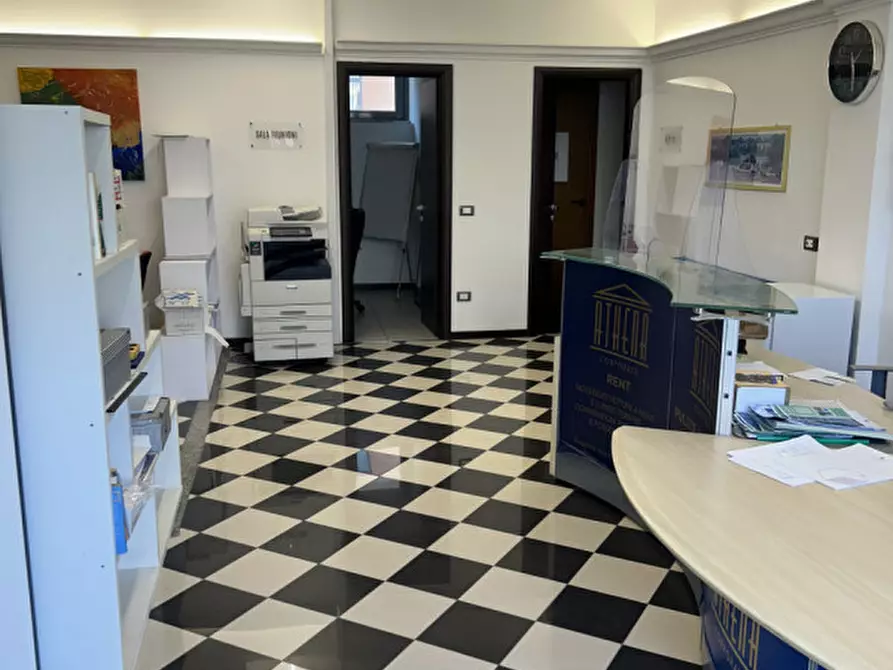 Immagine 2 di Negozio in vendita  in Via Vincenzo Cardarelli 4 a Viterbo