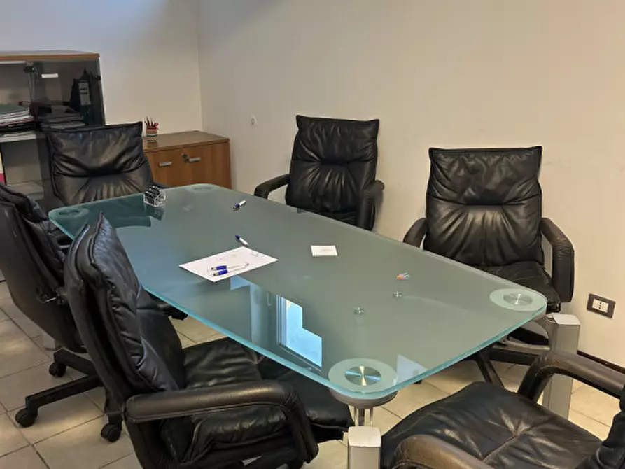 Immagine 4 di Negozio in vendita  in Via Vincenzo Cardarelli 4 a Viterbo