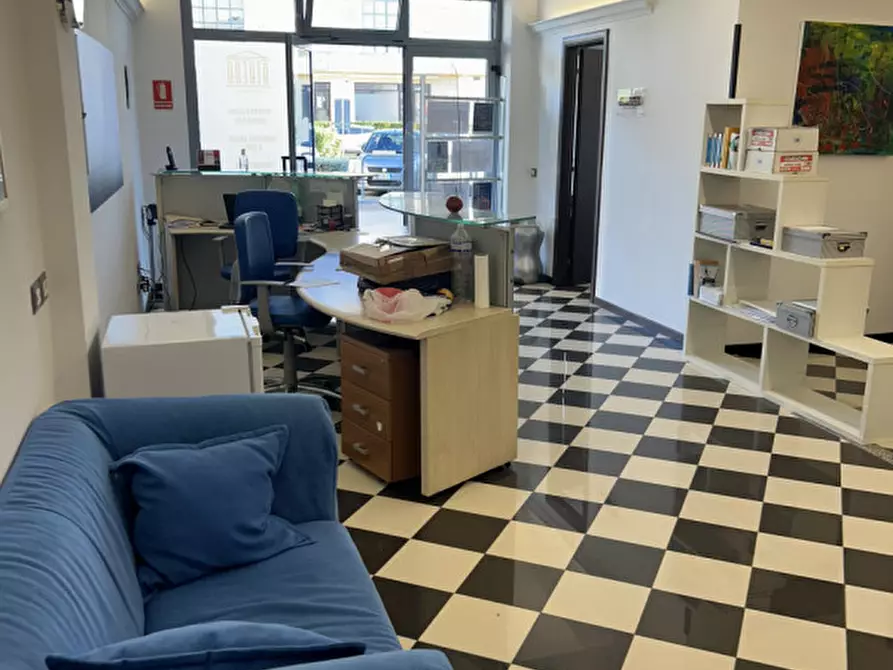 Immagine 9 di Negozio in vendita  in Via Vincenzo Cardarelli 4 a Viterbo