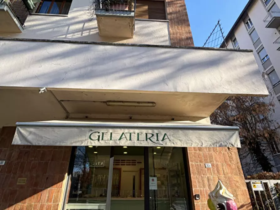 Immagine 1 di Attività commerciale in vendita  in Viale Solferino, 30/E a Parma