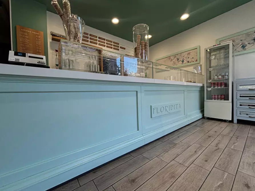 Immagine 2 di Attività commerciale in vendita  in Viale Solferino, 30/E a Parma