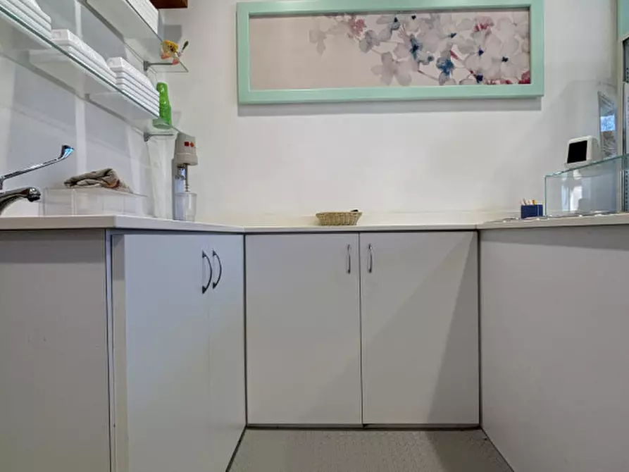 Immagine 7 di Attività commerciale in vendita  in Viale Solferino, 30/E a Parma