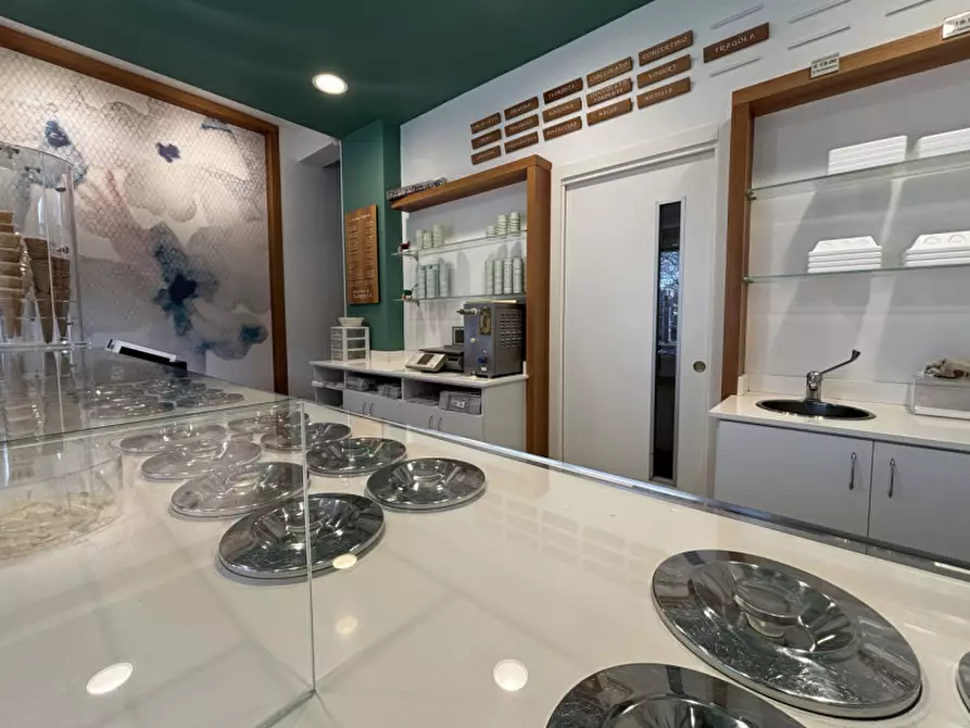 Immagine 10 di Attività commerciale in vendita  in Viale Solferino, 30/E a Parma