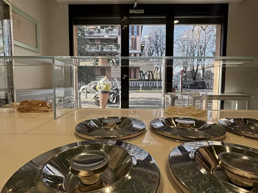 Immagine 13 di Attività commerciale in vendita  in Viale Solferino, 30/E a Parma